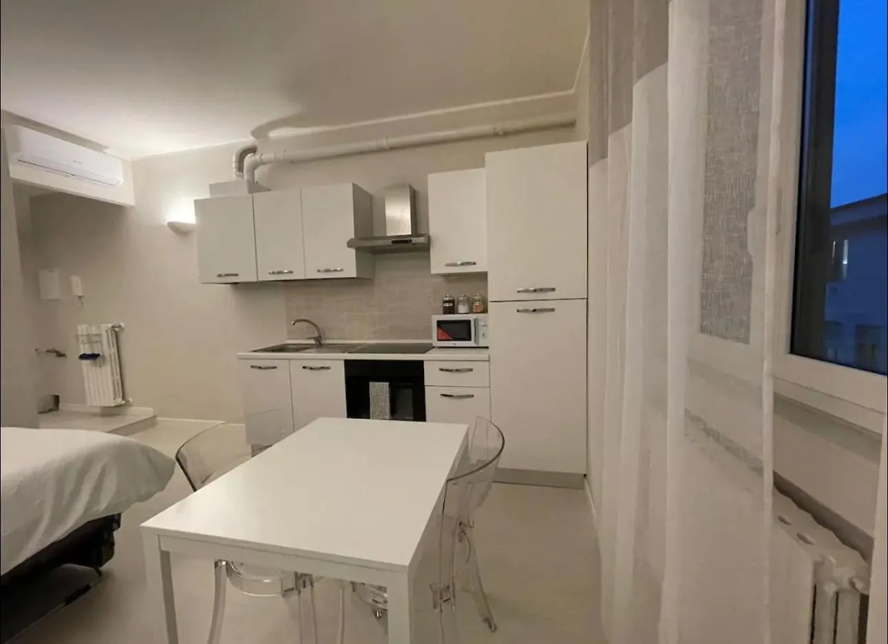 Appartamento Regina Milano In Sky Santa Giulia - Sky Tv, Wifi E Breakfast Box Italia