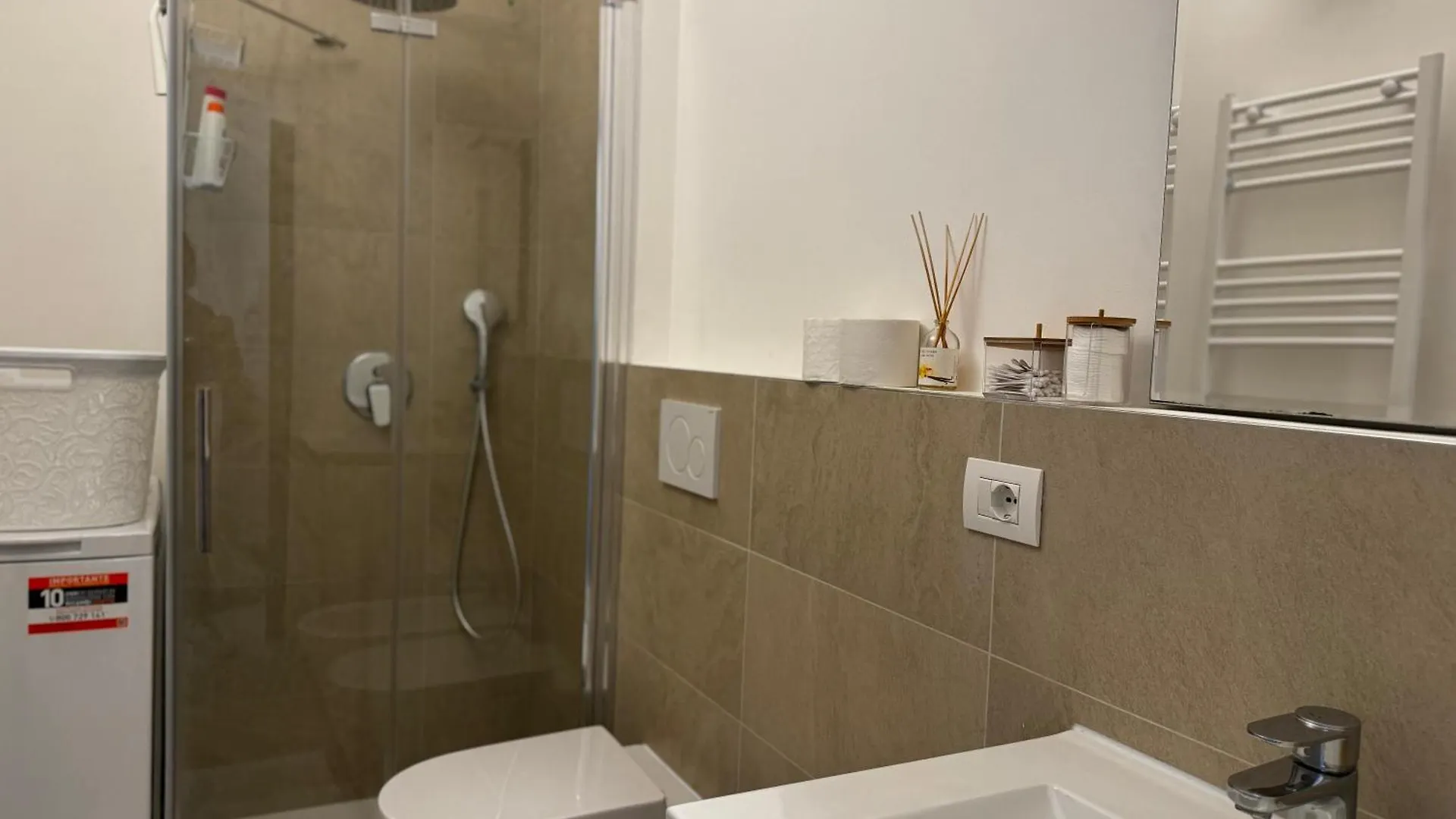 Regina Milano In Sky Santa Giulia - Sky Tv, Wifi E Breakfast Box Apartment 0*, Milan