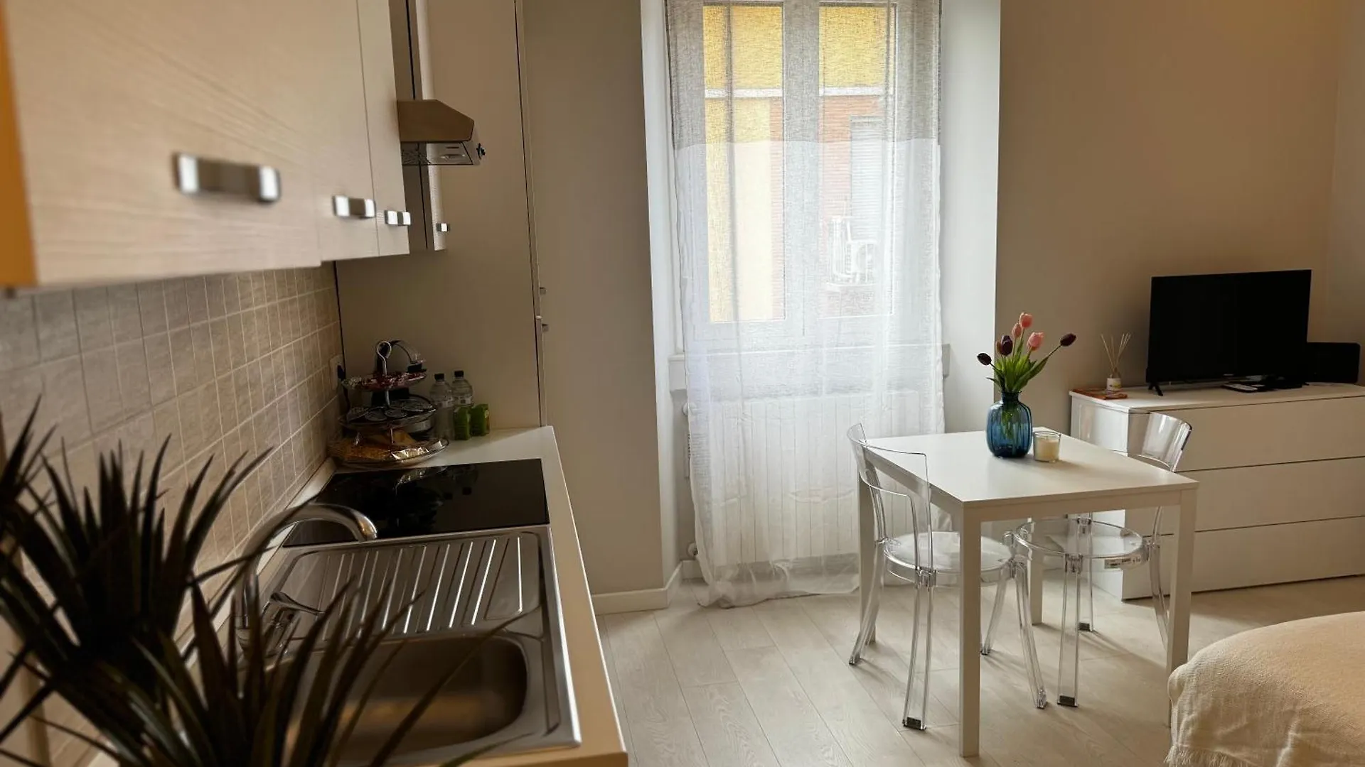 Regina Milano In Sky Santa Giulia - Sky Tv, Wifi E Breakfast Box Apartment Italy